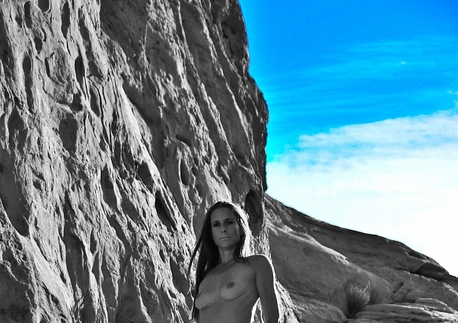 SofieMarieXXX/SM_Red_Rocks_Stride_Study_Nude_Black_White